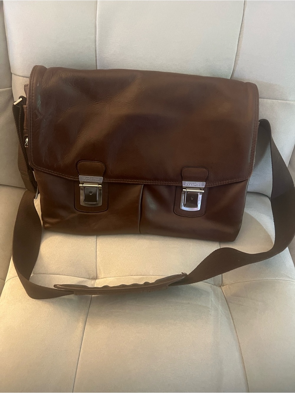 Classic Kenneth Cole Reaction Brown Genuine Leather Messenger Bag - Men